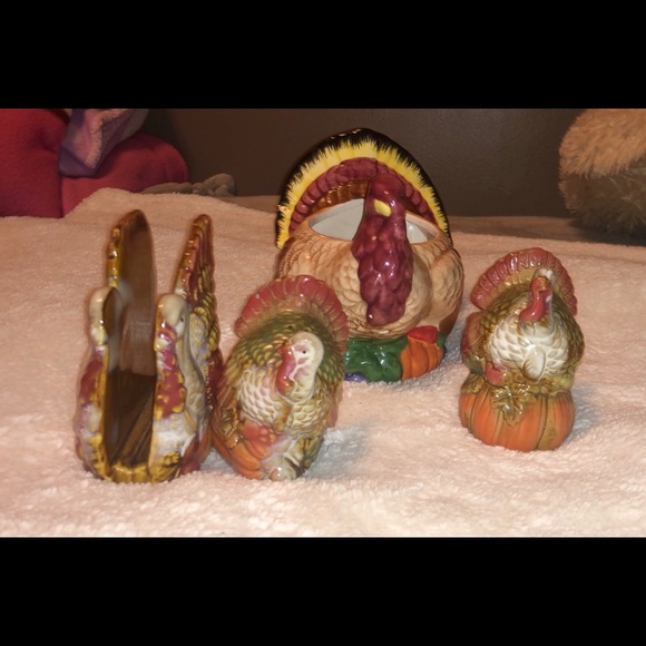 Turkey salt & pepper, napkin holder set. - Picture 1 of 3